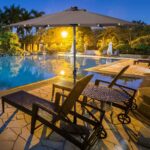 Costway Ombrellone con luci LED da giardino in ferro Ø300cm Parasole da esterno spaggia Marrone - immagine 2