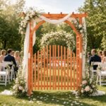 Costway Arco da giardino in legno di abete con cancello e serratura, Pergolato decorativo per rampicanti per matrimoni e feste - immagine 2