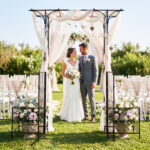 Costway Arco da giardino in metallo con porte e fioriere, Traliccio pergolato decorativo per piante rampicanti vite e rose - immagine 3