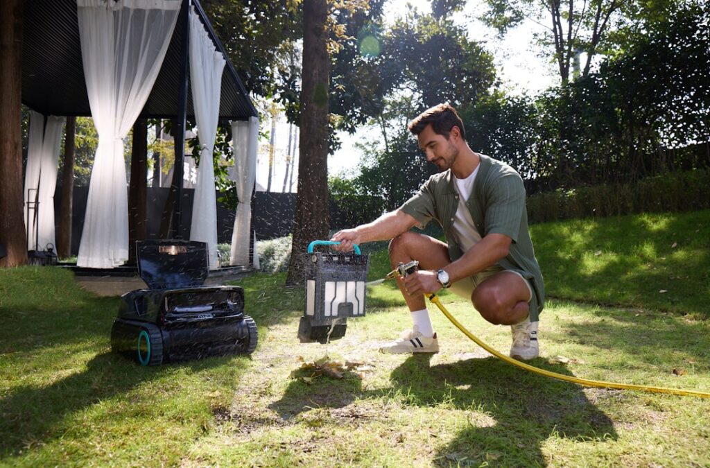 Robot tagliaerba e cura del giardino — immagine illustrativa