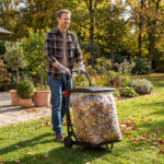Costway Carrello portasacco immondizia da giardino con ruote coperchio, Carriola per foglie rifiuti raccolta differenziata Nero - immagine 5