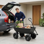 Costway Carriola da giardino con 4 ruote pneumatiche manico regolabile e impugnatura morbida, 75 L Carrello ribaltabile portata 300 kg - immagine 2