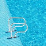 Costway Corrimano per piscina in acciaio inox con piastra di base, Corrimano ideale per spa stadio 2 pezzi Argento - immagine 3