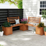 Costway Fioriera da esterno in legno con panca schienale e base aperta finiture olio di teak, Sedile da giardino con 2 fioriere per cortile e balcone - immagine 5