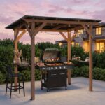 Costway Gazebo per barbecue gazebo da giardino in legno di abete resistente 2 ripiani laterali portaoggetti, Tettoia inclinata in metallo pergola bbq per terrazzo e patio - immagine 2