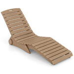 Costway Lettino prendisole da giardino con ruote impermeabile design ergonomico a curva a S, Lettino sdraio per spiaggia e piscina Marrone