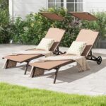 Costway Lettino prendisole da giardino con ruote tettuccio parasole portabicchieri, Set di 2 sedie a sdraio da piscina Marrone - immagine 2