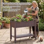 Costway Letto da giardino rialzato con ruote e monitor d'acqua foro di drenaggio e ripiano, Fioriera elevata per piante verdure erbe cortile e patio - immagine 9