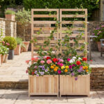 Costway Letto da giardino rialzato in legno con traliccio e fori di drenaggio, Fioriera elevata per piante rampicanti viti fiori verdure interni ed esterni Naturale - immagine 4