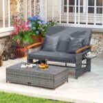 Costway Letto da giorno in rattan per patio schienale regolabile a 4 livelli, Set 2 pezzi con divanetto e pouf contenitore tavoli ribaltabili Grigio - immagine 2