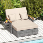 Costway Letto da giorno in rattan per patio schienale regolabile a 4 livelli, Set 2 pezzi con divanetto e pouf contenitore tavoli ribaltabili Beige - immagine 3