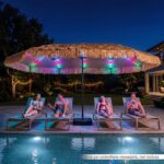 Costway Ombrellone di paglia con 12 stecche palo in metallo luci led e manovella, Ombrellone da giardino 450 x 270 cm Marrone - immagine 5