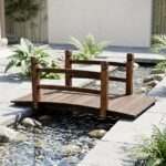 Costway Ponte da giardino in abete carbonizzato con ringhiere, Ponticello decorativo per cortile e fattoria con portata 500 kg 125 x 68 x 47 cm - immagine 3