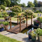 Costway Ponte da giardino in abete carbonizzato con ringhiere, Ponticello decorativo per cortile e fattoria con portata 500 kg 230 x 73 x 108 cm - immagine 2