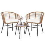 Costway Salotto da esterno in pe rattan con piano in vetro temperato, Set mobile da giardino a 3 pezzi 2 poltrone con cuscini imbottiti
