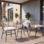 Costway Salotto da esterno in pe rattan con piano in vetro temperato, Set mobile da giardino a 3 pezzi 2 poltrone con cuscini imbottiti - immagine 3