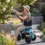 Costway Sedile da giardino con cuscino imbottito schienale avvolgente e vassoio porta attrezzi, Sgabello per giardinaggio girevole a 360° Blu - immagine 2