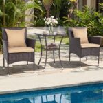 Costway Set da bistrò da esterno 3 pezzi 2 sedie in rattan con cuscini, Set da conversazione per giardino veranda e bordo piscina Marrone - immagine 3