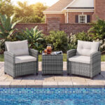 Costway Set mobili da esterno 3 pezzi con vetro temperato morbidi cuscini, Set sedie e tavolo in rattan per balcone veranda e giardino Bianco - immagine 3