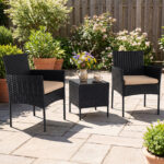 Costway Set mobili da giardino 3 pezzi in rattan con tavolino vetro temperato e 2 poltrone, Arredamento esterno per patio balcone e piscina Giallo - immagine 3