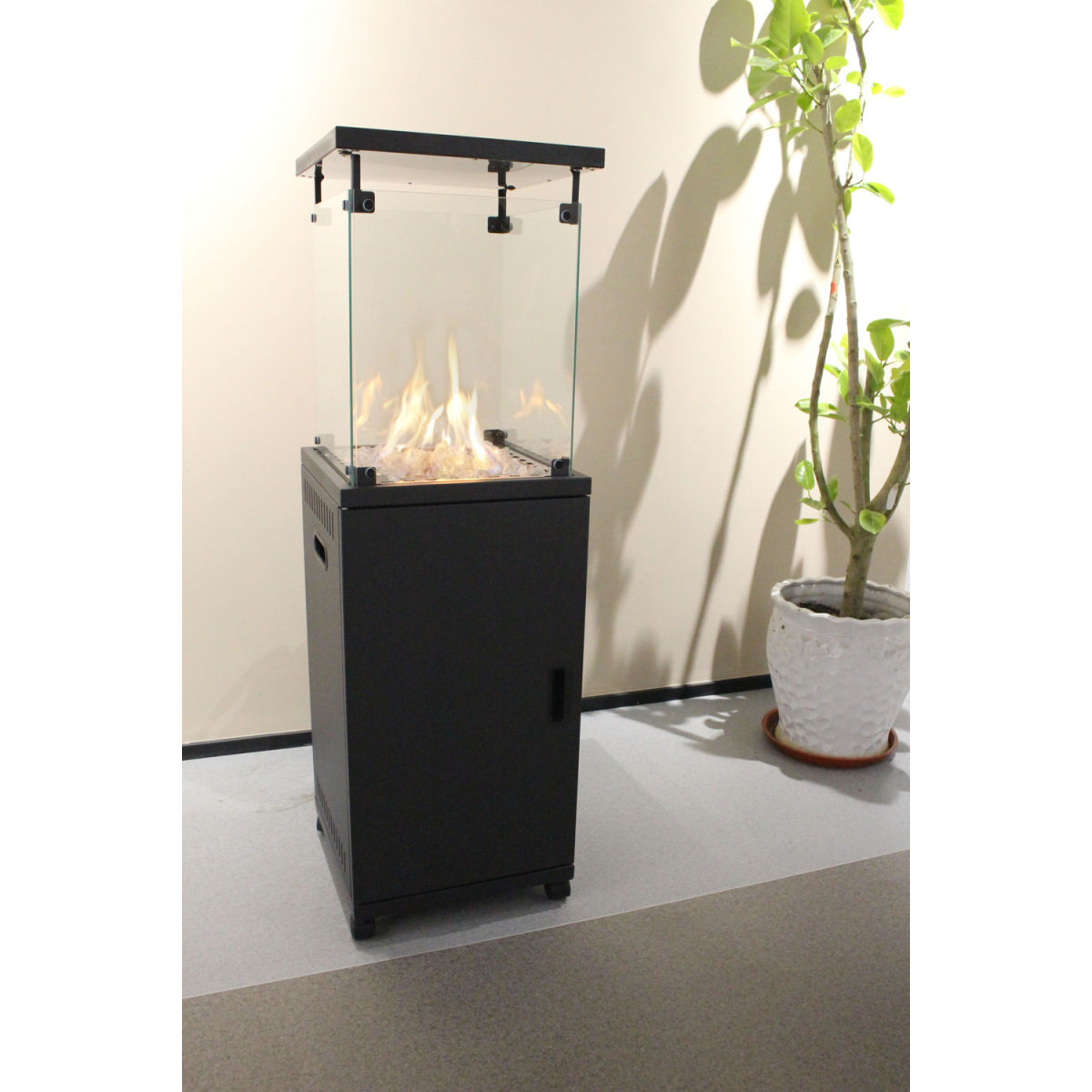 d9e31b9b9a744891b40877b63af482ed.jpeg Riscaldatore a gas da esterno, quadrato 10,5 kW Stalgast; 42x136 cm (LxH); nero