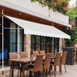 Costway Tenda da sole telescopica e retrattile, Tenda parasole resistente ai raggi UV impermeabile 395 x 120 cm Beige - immagine 2