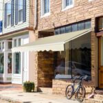 Costway Tenda da sole retrattile 3 x 2,5m, Tenda in alluminio con manovella e poliestere impermeabile, Beige - immagine 2