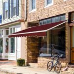 Costway Tenda da sole a caduta inclinabile da esterno, Tendalino a scomparsa con manovella 4x2,5m Rosso bordeaux - immagine 4