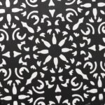 VESTIAMO CASA GIARDINO - Set giardino Bistrot Tavolo rotondo 60 cm e 2 sedie richiudibili in metallo Nero Design Liberty - immagine 6