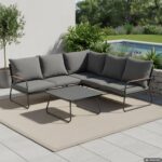 VESTIAMO CASA GIARDINO - Set Salotto da giardino Angolare 5 Posti Struttura in Acciaio Antracite, braccioli Effetto Legno e Top in Vetro con cuscini inclusi - immagine 2