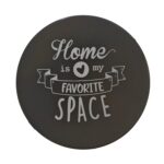 VESTIAMO CASA GIARDINO - Set giardino Bistrot ''Home is my favorite Space'' tavolo rotondo 60 cm e 2 sedie in metallo Grigio - immagine 2