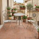 VESTIAMO CASA GIARDINO - Set giardino Bistrot Tavolo con 2 Sedie in metallo Tortora - ''It's so good to be at Home'' - immagine 2