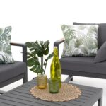 VESTIAMO CASA GIARDINO - Set da giardino 4 pezzi struttura in alluminio Antracite e braccioli in Polywood con cuscini Grigio Scuro - Formato da 1 divano, 2 poltrone e 1 tavolino - immagine 4